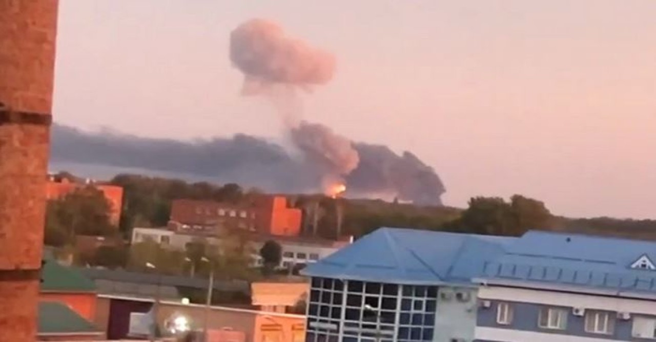 রাশিয়ায় এবার বিমানঘাঁটিতে হামলা, এখনো জ্বলছে তেল টার্মিনালের আগুন