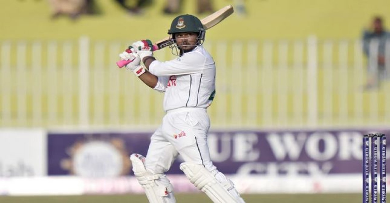 বিনা উইকেটে ২৭ রানে হতাশার দিন শেষ করেছে বাংলাদেশ