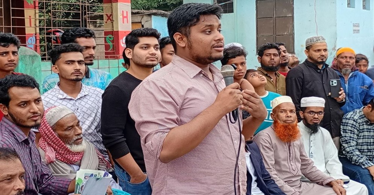 কেউ পাথর মারলে তাকে আমরা ফুল দিয়ে বরণ করব: হাসনাত