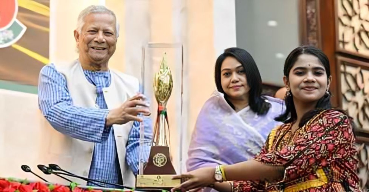 নতুন কুঁড়ির বিজয়ীদের পুরস্কার তুলে দিলেন প্রধান উপদেষ্টা