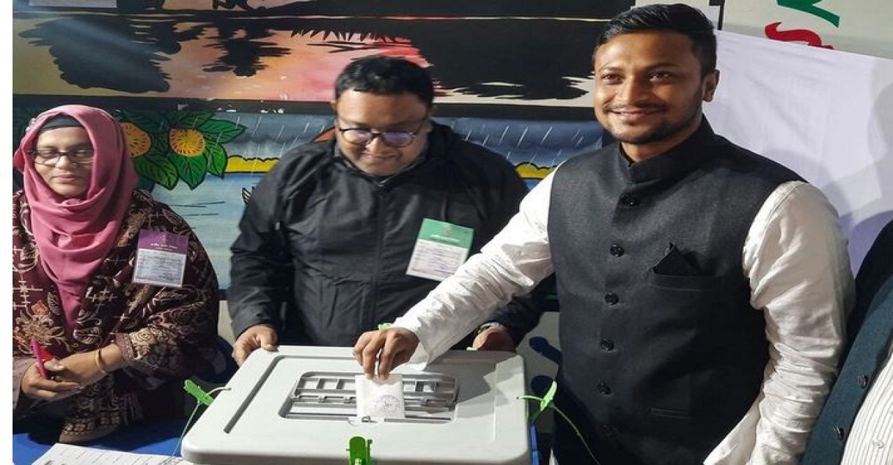 ভোট দিলেন সাকিব