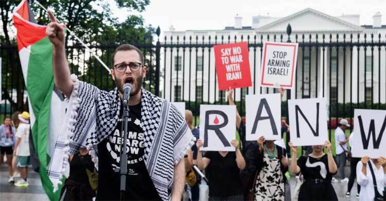 ইসরায়েল-ইরান সংঘাতে যুক্তরাষ্ট্রের সম্পৃক্ততা, হোয়াইট হাউজের সামনে বিক্ষোভ
