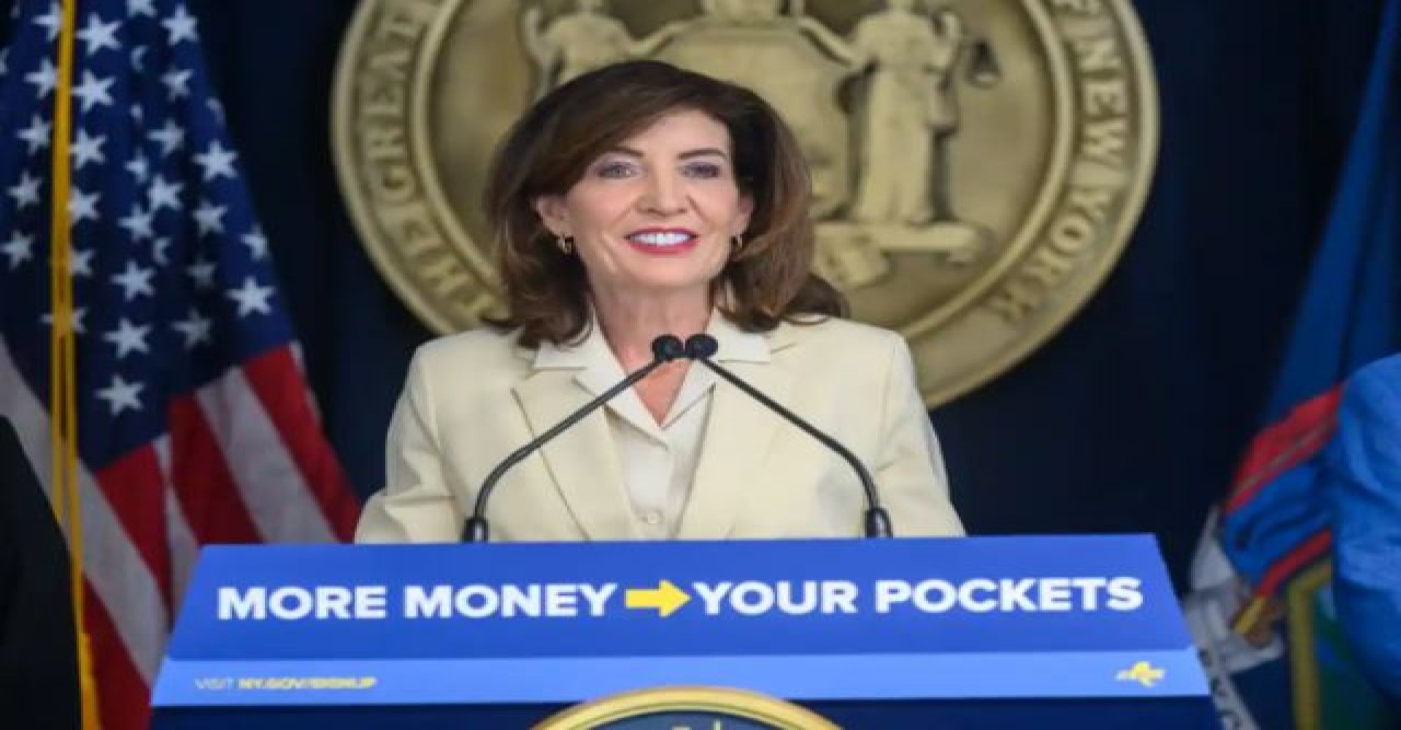 নিউইয়র্কে ৩০ লাখ গৃহস্থ ও প্রবীণদের জন্য ২ বিলিয়ন ডলারের ট্যাক্স রিলিফ ঘোষণা