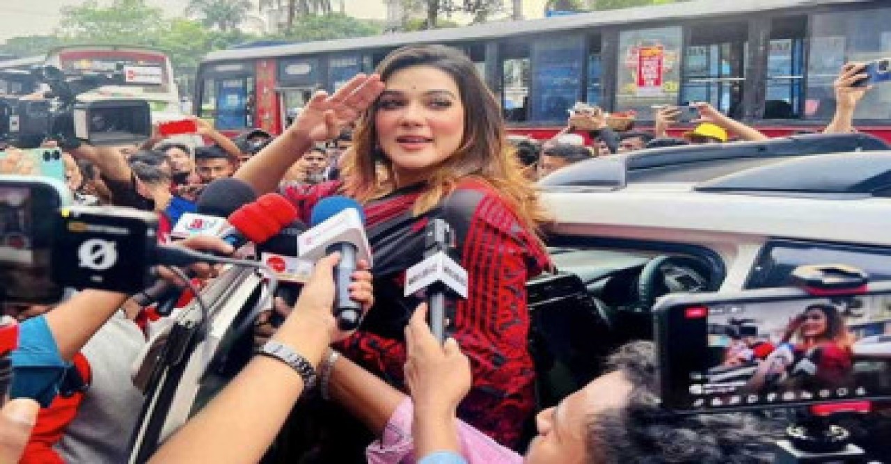 মনোনয়ন বাতিলের খবরে জেদের কথা বললেন মাহিয়া মাহি