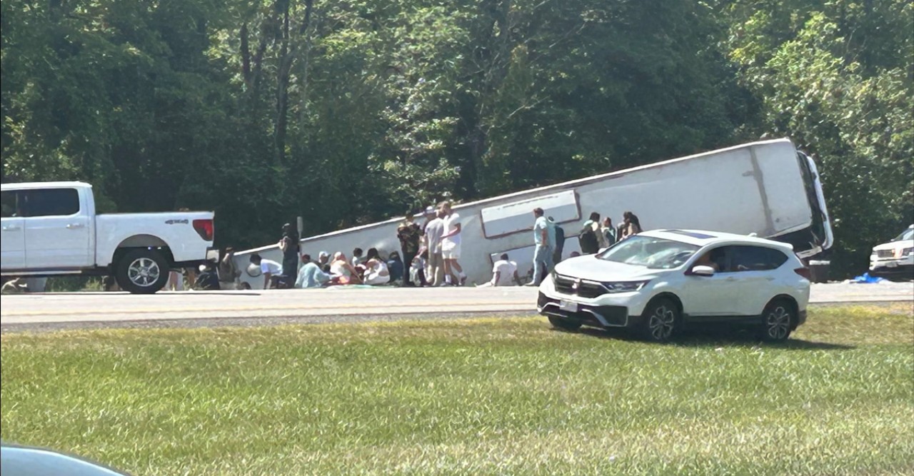 নিউইয়র্কে পর্যটকবাহী বাস উল্টে নিহত ৫