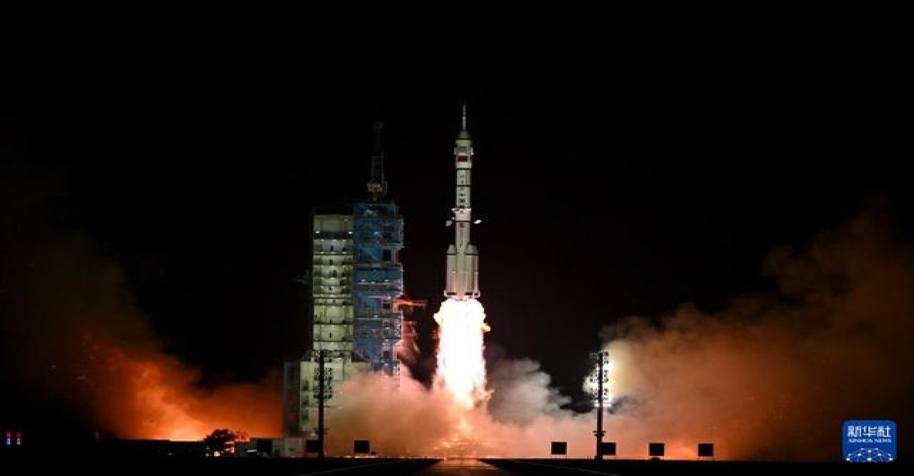 শেনচৌ-১৯ মনুষ্যবাহী মহাকাশযানটি রকেট থেকে সফলভাবে পৃথক হয়