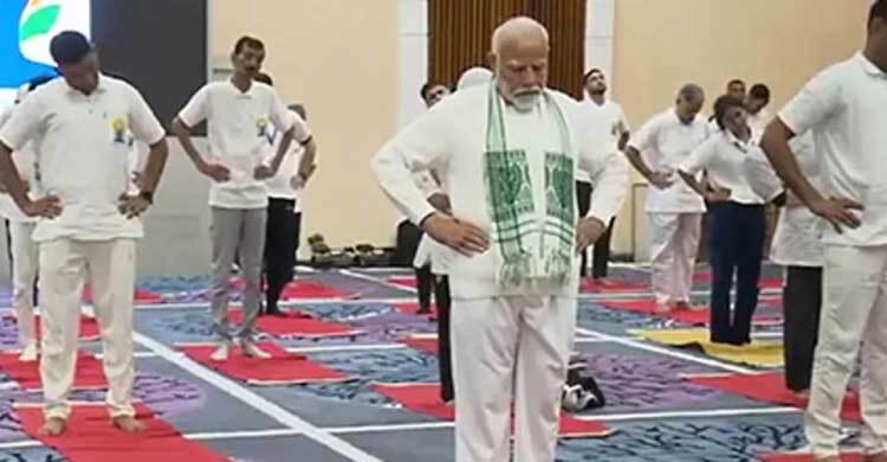 যোগ দিবস পালন করতে শ্রীনগরে মোদী