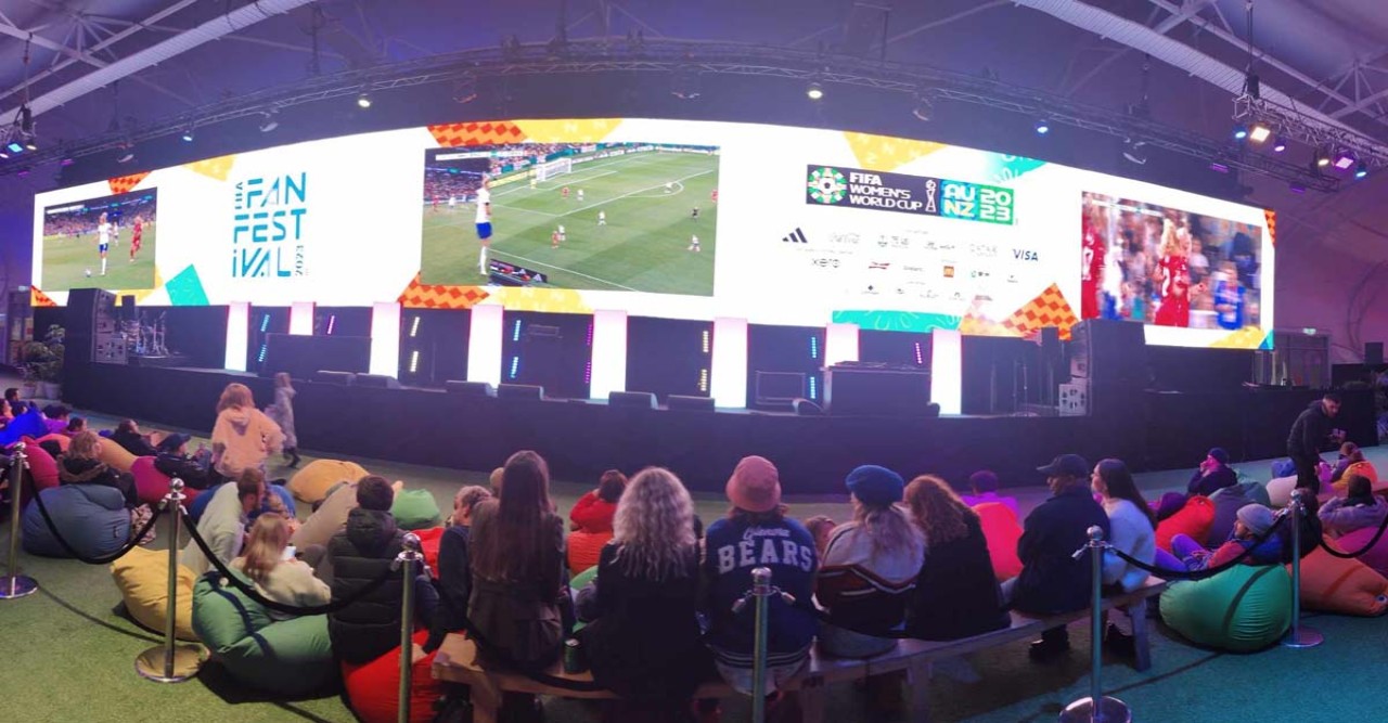 রাগবি, ক্রিকেটের দেশে ফুটবল উৎসব