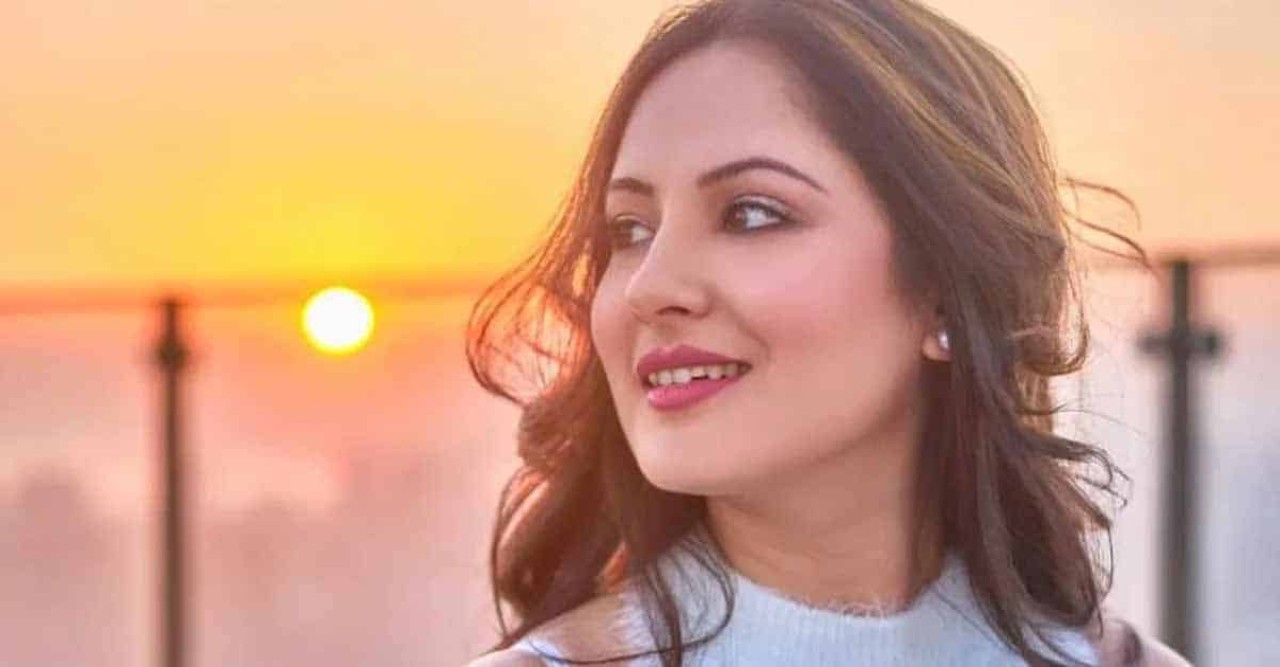 উত্তাপ ছড়িয়ে তোপের মুখে পড়লেন পূজা ব্যানার্জি