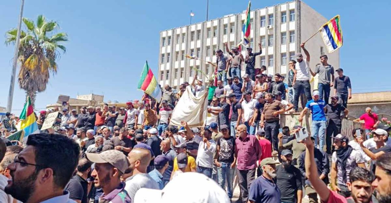 প্রেসিডেন্ট বাশারের পদত্যাগের দাবিতে বিক্ষোভ সিরিয়ায়