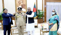 আইজিপিকে র‌্যাংক ব্যাজ পরালেন প্রধানমন্ত্রী