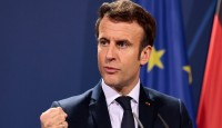 ফ্রান্সে অনাস্থা ভোটে সরকারের পতন, পদত্যাগ করবেন না ম্যাক্রোঁ