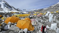 এভারেস্টে আরোহীর সংখ্যা কমানোর নির্দেশ নেপাল ‍সুপ্রিম কোর্টের