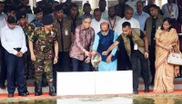 বঙ্গভবনের পুকুরে মাছের পোনা অবমুক্ত করলেন রাষ্ট্রপতি